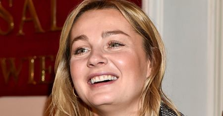 Małgorzata Socha prezentuje rodzinne zdjęcie z mężem i trójką pociech. Fani oceniają: "Najstarsza córka to pani MAŁA KOPIA" (FOTO)