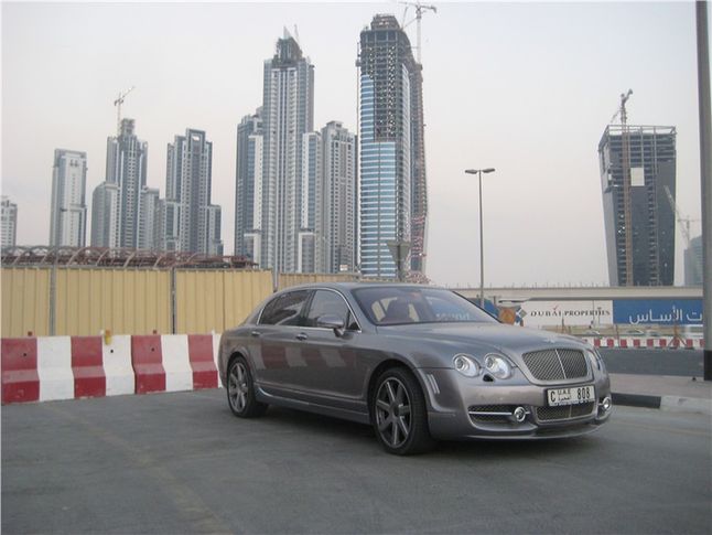 Bentley Continental Flying Spur (fot. madwhips.com)
