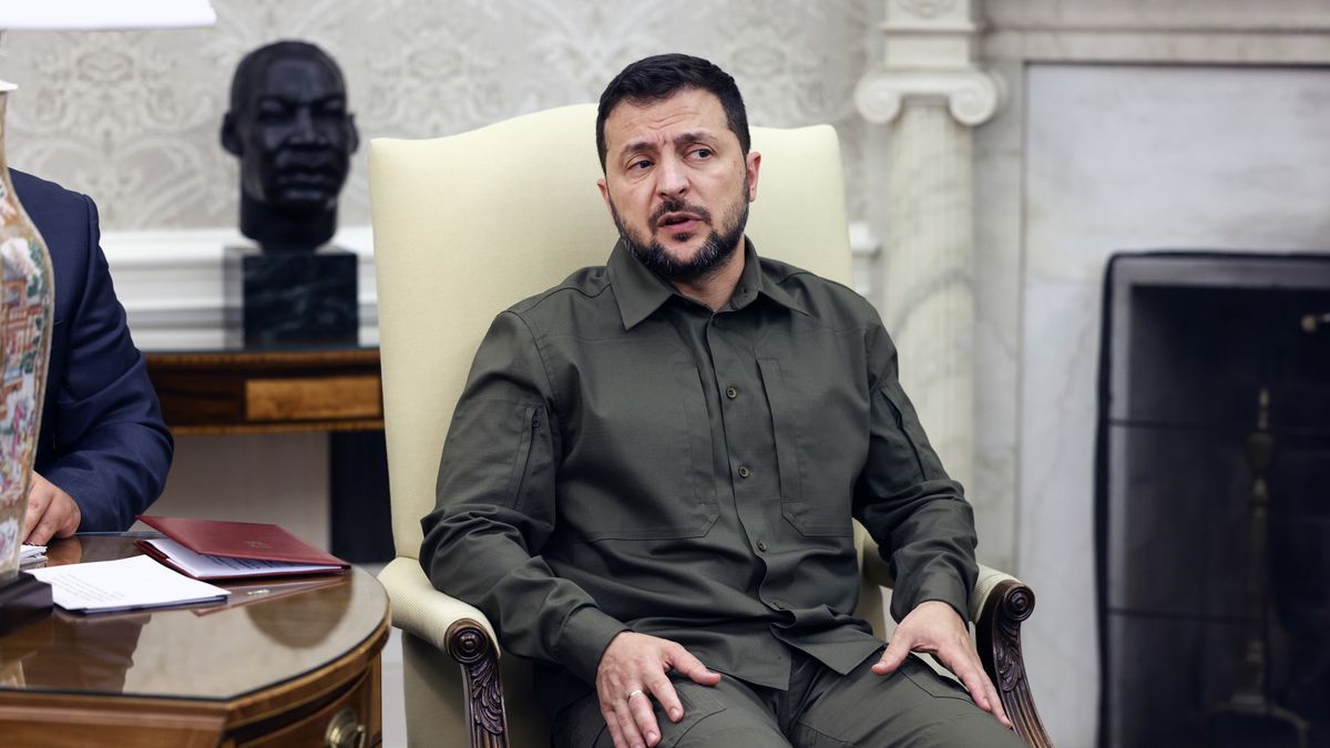 Ukrainian President Volodymyr Zelensky speaks during a bilateral meeting with US President Joe Biden (not pictured) in the Oval Office of the White House in Washington, DC, USA, 21 September 2023. Ukrainian President Zelensky is in Washington to meet with members of Congress at the US Capitol, the Pentagon and US President Joe Biden at the White House to make a case for further military aid. EPA/JULIA NIKHINSON / POOL Dostawca: PAP/EPA.