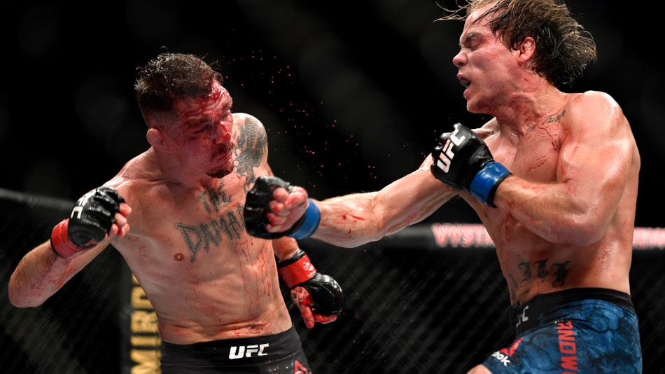 Getty Images / Douglas P. DeFelice / Na zdjęciu: Darren Elkins (z lewej) oraz Nate Landwehr (z prawej)