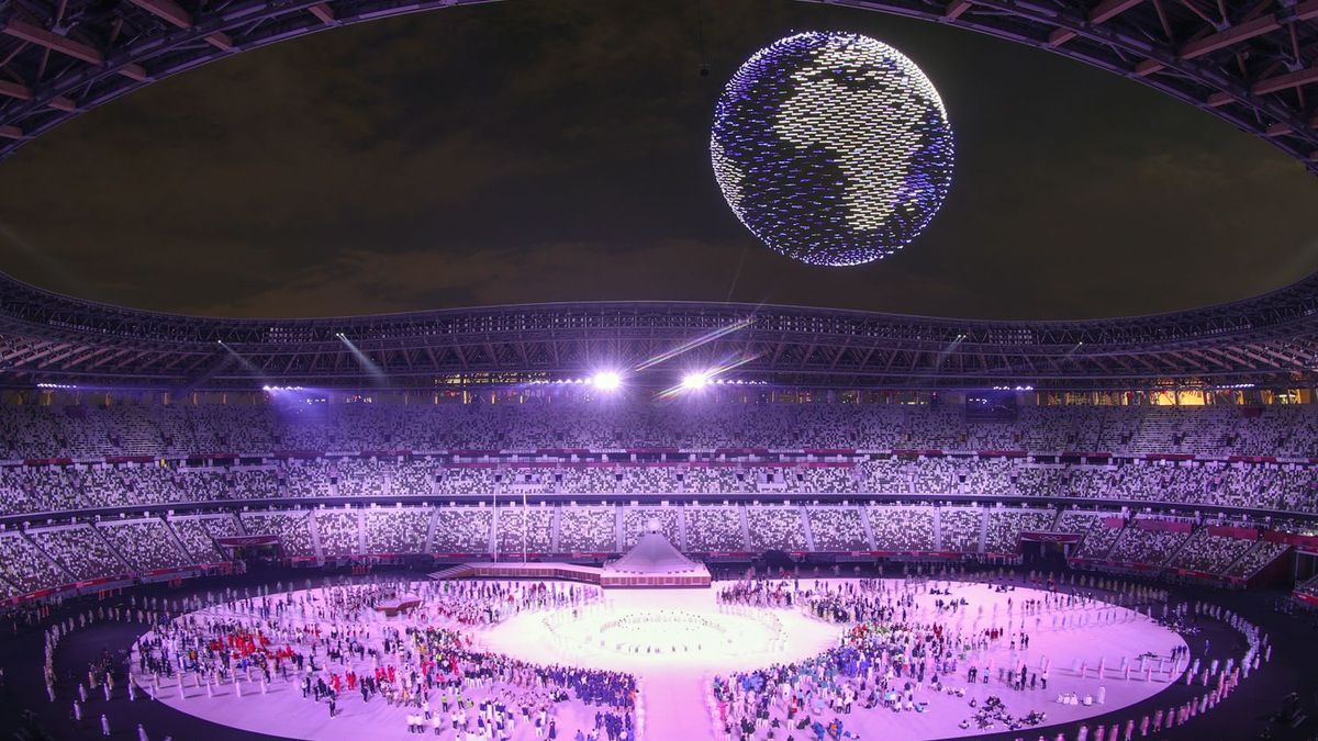 pokaz dronów podczas ceremonii otwarcia igrzysk olimpijskich w Tokio