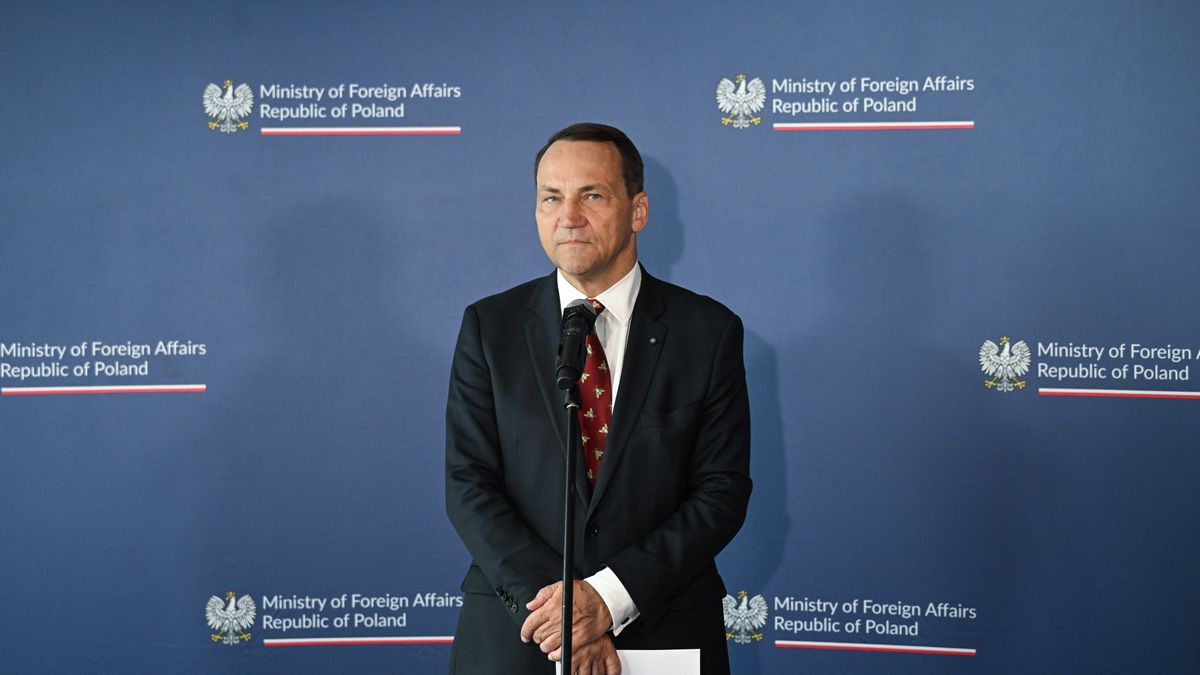 Rados�aw Sikorski
Warszawa, 07.07.2025. Minister spraw zagranicznych Rados�aw Sikorski podczas konferencji prasowej przed Narad� Kierownik�w Plac�wek i Konsul�w Generalnych RP w Hotelu Intercontinental w Warszawie, 7 bm. (ad) PAP/Radek Pietruszka
Radek Pietruszka
Ambasadorzy, dyplomaci, dyplomacja, narada, polityk, polityka, polska polityka zagraniczna