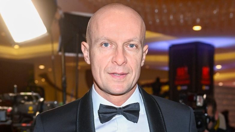 Szymon Marciniak z żoną na czerwonym dywanie