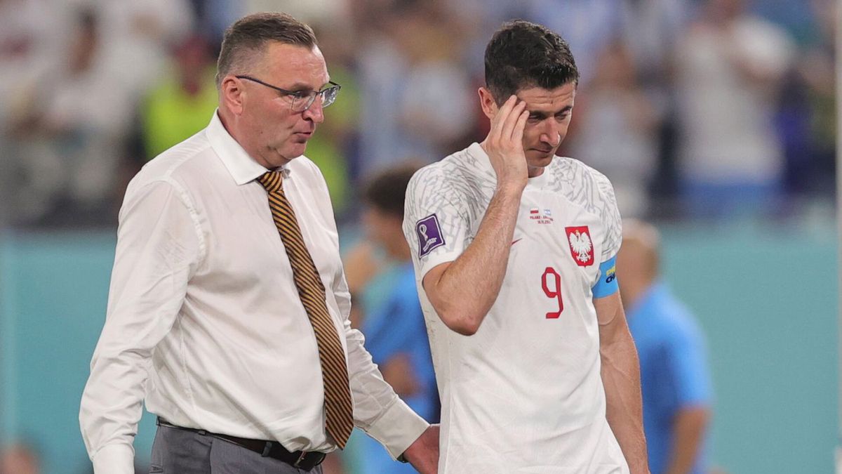 Czesław Michniewicz (z lewej) i Robert Lewandowski (z prawej)