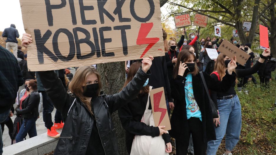 Strajk kobiet w Gdyni. Mężczyzna nie przyznaje się do winy. Usłyszał zarzut ugodzenia nożem 23-latka