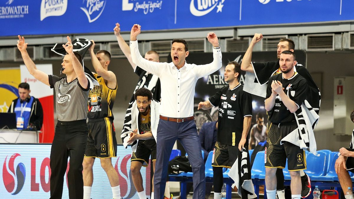 Materiały prasowe / Andrzej Romański / Energa Basket Liga / Na zdjęciu: Igor Milicić i zawodnicy