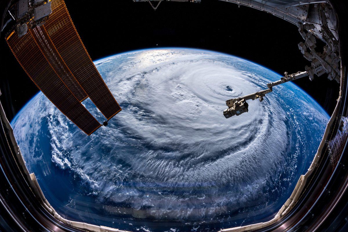 Huragan Florence widziany ze stacji kosmicznej zasłania pół Ziemi 1