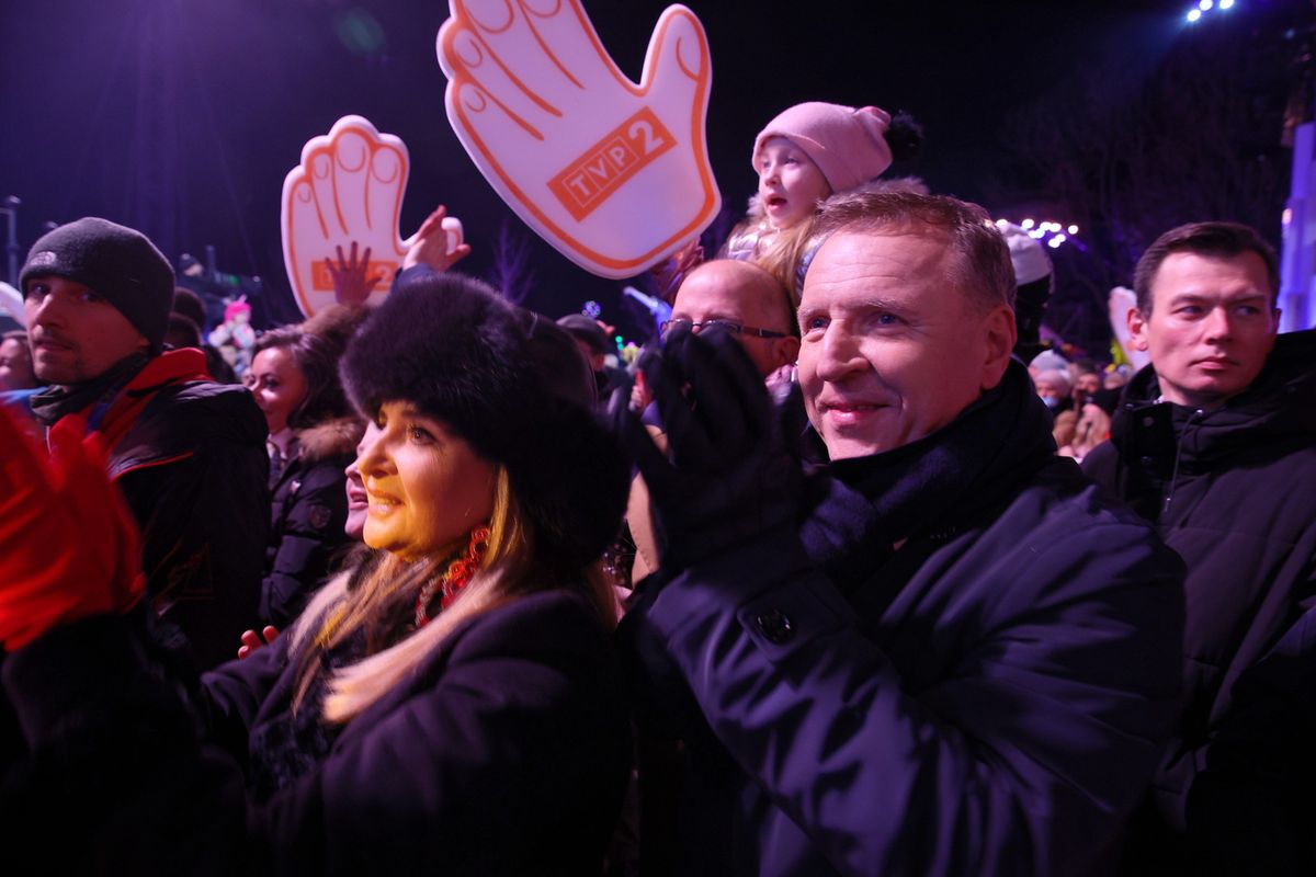 Jacek Kurski chwali się "Sylwestrem Marzeń". Na zdjęciu: prezes TVP z żoną podczas imprezy na Równi Krupowej w Zakopanem 