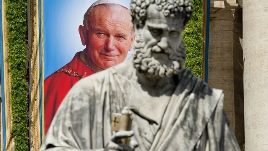 Jan Paweł II i figura św. Piotra