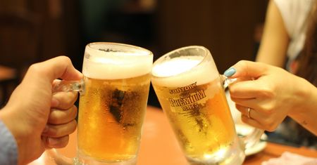 Darmowe piwo w Biedronce. Polacy uwielbiają takie promocje