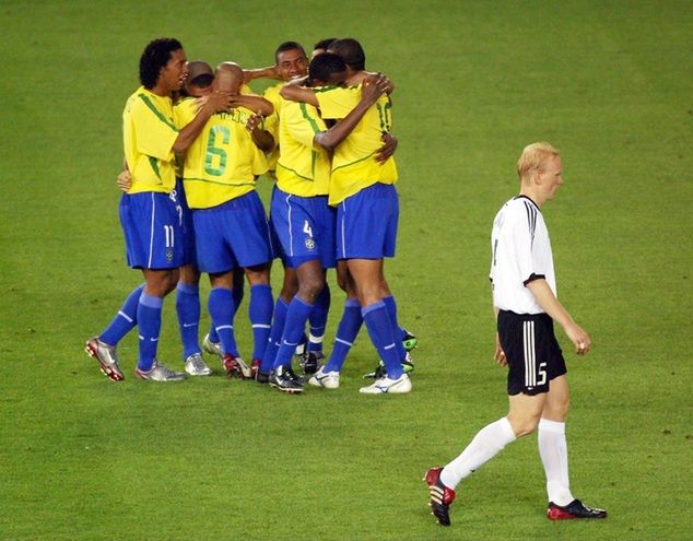 Brazylia wygrała mundial w Korei Południowej i Japonii, pokonując w finale Niemców 2:0 (fot. Sandra Behne/Getty)