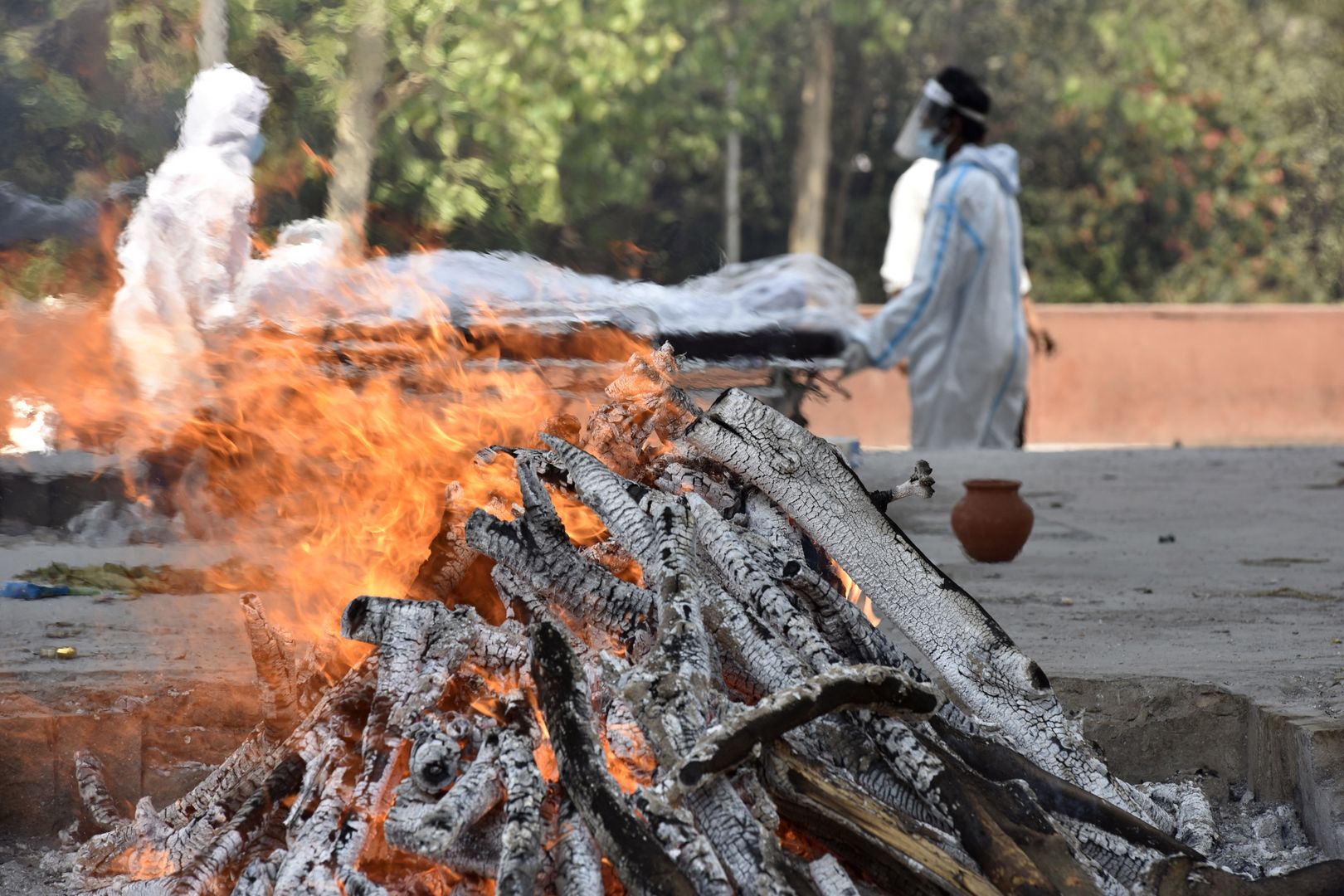 NOIDA, INDIA - APRIL 22: A funeral pyre of a Covid-19 victim, at a crematorium, in Sector 94, on April 22, 2021 in Noida, India. (Photo by Sunil Ghosh/Hindustan Times via Getty Images)