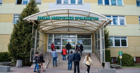 Dodatkowy zasiłek opiekuńczy. Premier zapowiedział, że zasiłek zostanie przywrócony