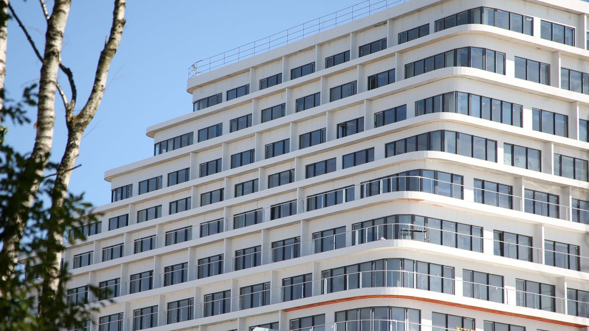 Budowa Hotelu Gołębiewski w Pobierowie latem 2021 r. 