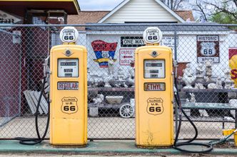 Ropa naftowa w USA poniżej 40 dolarów za baryłkę. Mocna przecena po dużym wzroście zapasów