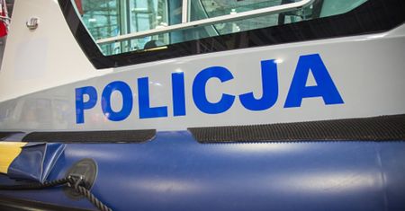 Dziwnówek. Poszły popływać w morzu. Skończyło się interwencją policji