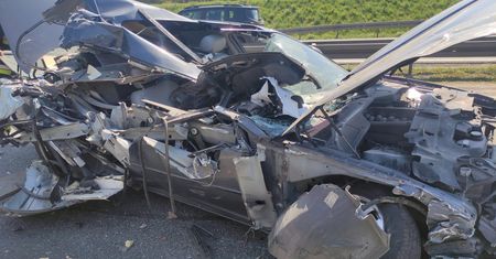 Jaguar został dosłownie zmiażdżony. Ciężko uwierzyć, co się stało z kierowcą