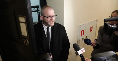 Prokurator czeka na Brauna. Poseł ma usłyszeć aż siedem zarzutów