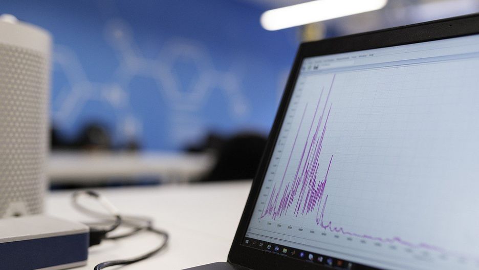 Według IIF wzrost globalnego zadłużenia koncentruje się w sektorze rządowym, przy czym Chiny i Stany Zjednoczone odnotowują największe wzrosty, a następnie w kolejności są Francja, Włochy i Brazylia.