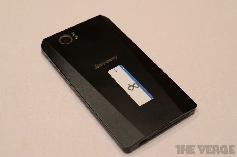 Lenovo K800 (fot. The Verge)