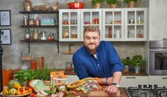 Kucharz Tomasz Jakubiak twarzą marki Tarczyński Naturalnie