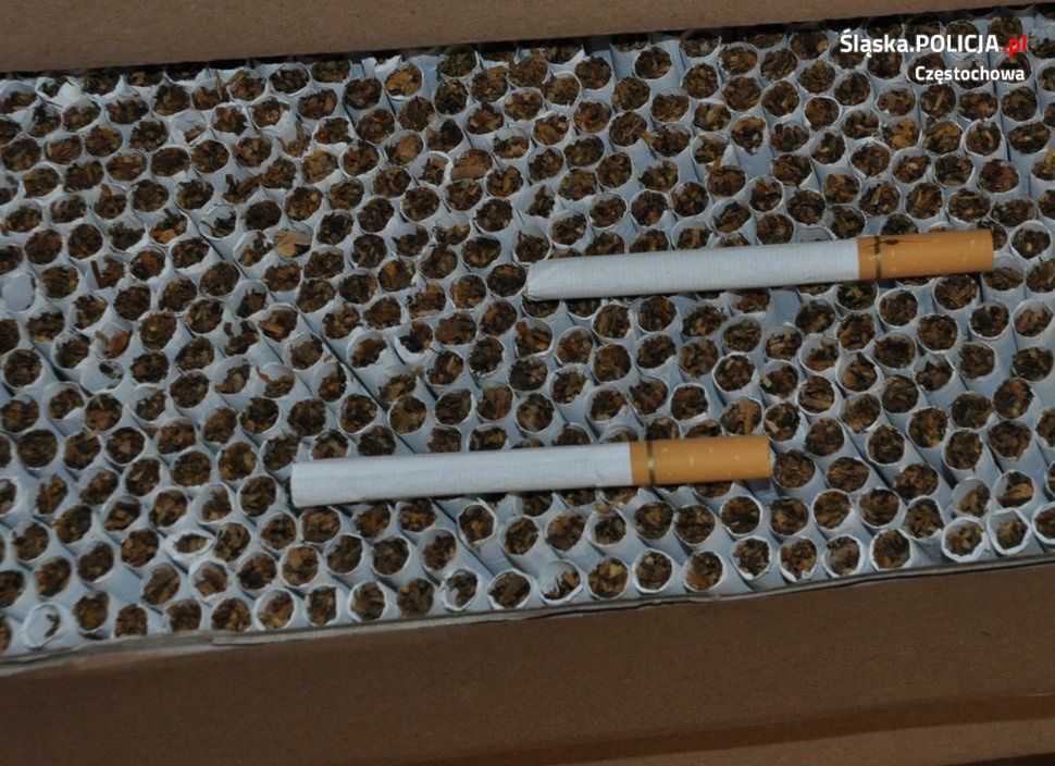 Policjanci z Częstochowy zlikwidowali nielegalną fabrykę papierosów.
