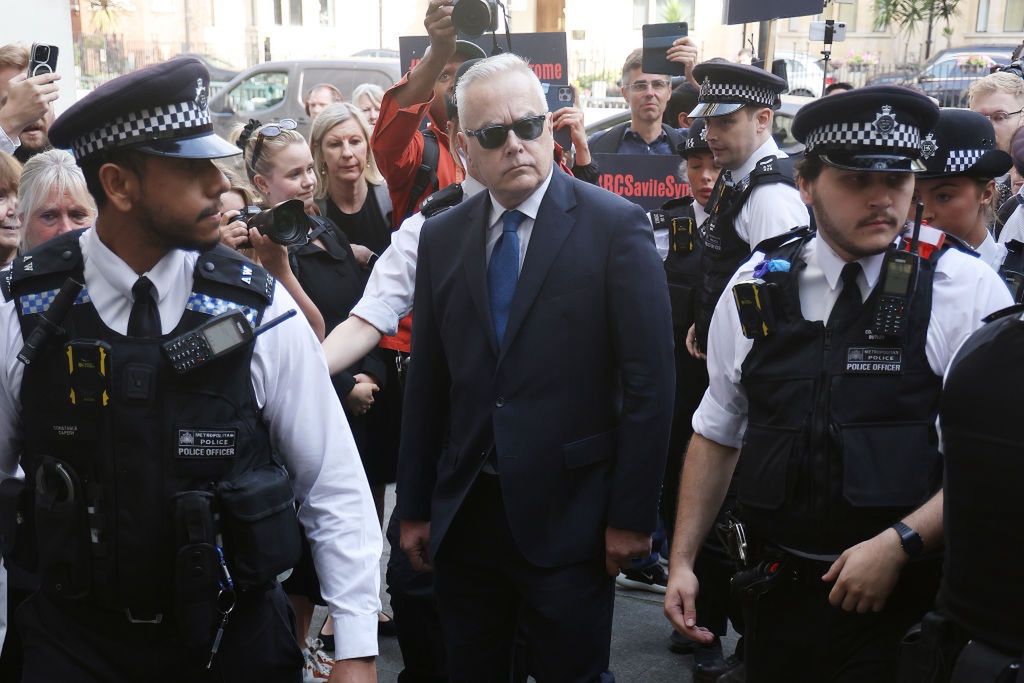 Huw Edwards winny