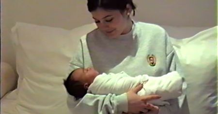 Kylie Jenner pokazała Chicago, córkę Kim Kardashian. ŁADNA?