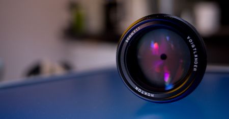 Voigtländer VM 50 mm f/1.1 Nokton - bardzo jasna pięćdziesiątka, która kreuje własną rzeczywistość [test]