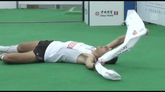 Bieg po schodach drapacza chmur w Pekinie