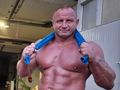 Ma 48 lat. Pokazał muskulaturę. Ale forma!