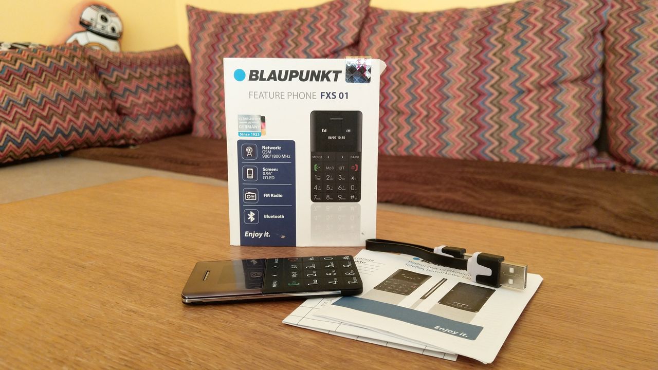 Blaupunkt FXS 01 — telefon wielkości karty kredytowej