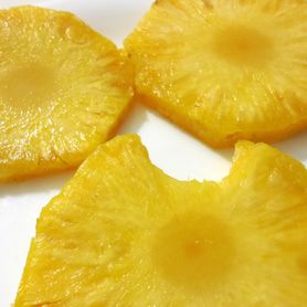 Surowy ananas (odmiana bardzo słodka)