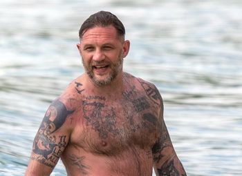 Zadowolony i wypoczęty. Tom Hardy na zasłużonych wakacjach