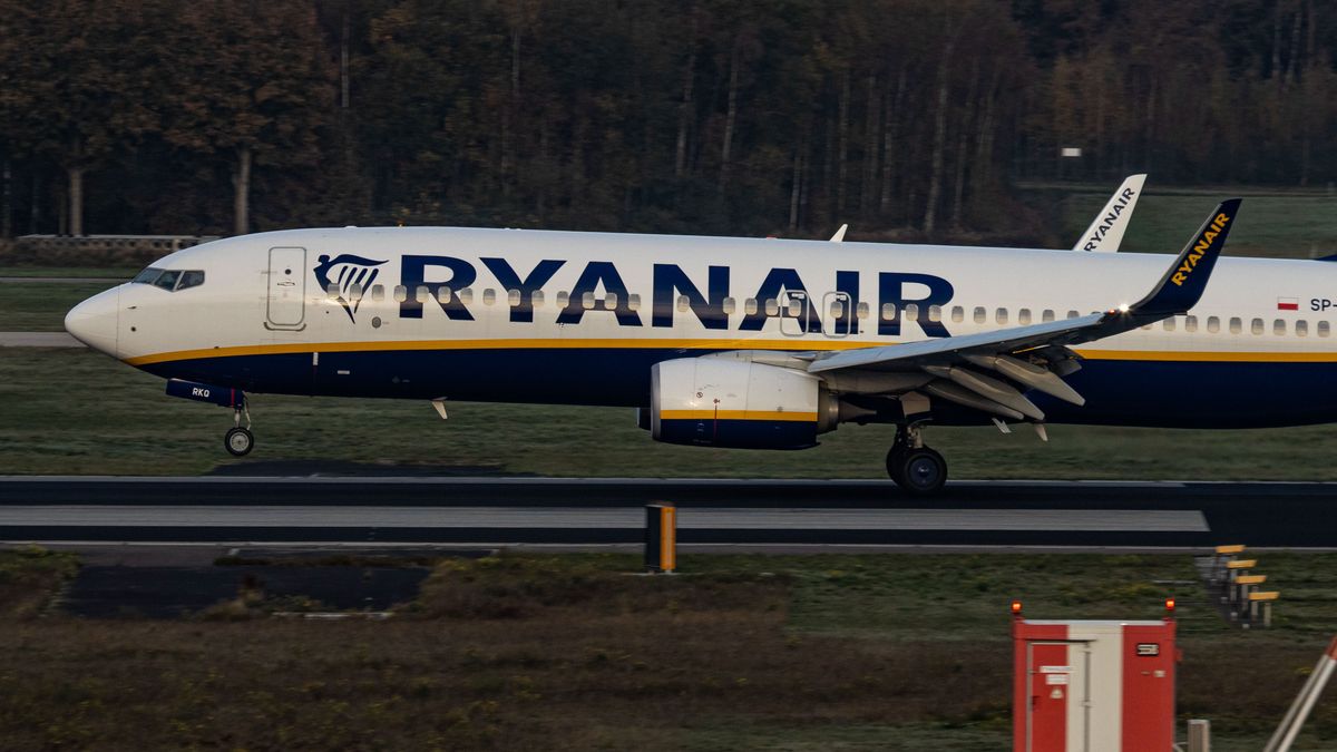 A Ryanair Boeing 737-800 aircraft as seen on final approach flying, touching down and taxiing in Eindhoven EIN EHEH Airport in the Netherlands. The narrow body airplane has the registration SP-RKQ and belongs to Buzz Airline,  a Polish carrier headquartered in Warsaw. Formerly called Ryanair Sun a subsidiary of the Irish low cost budget airline company Ryanair. The flights and passenger traffic in Eindhoven is reduced because of the Covid-19 Coronavirus pandemic and the lockdowns applied in multiple European Countries. Eindhoven, Netherlands on November 8, 2020 (Photo by Nicolas Economou/NurPhoto via Getty Images)