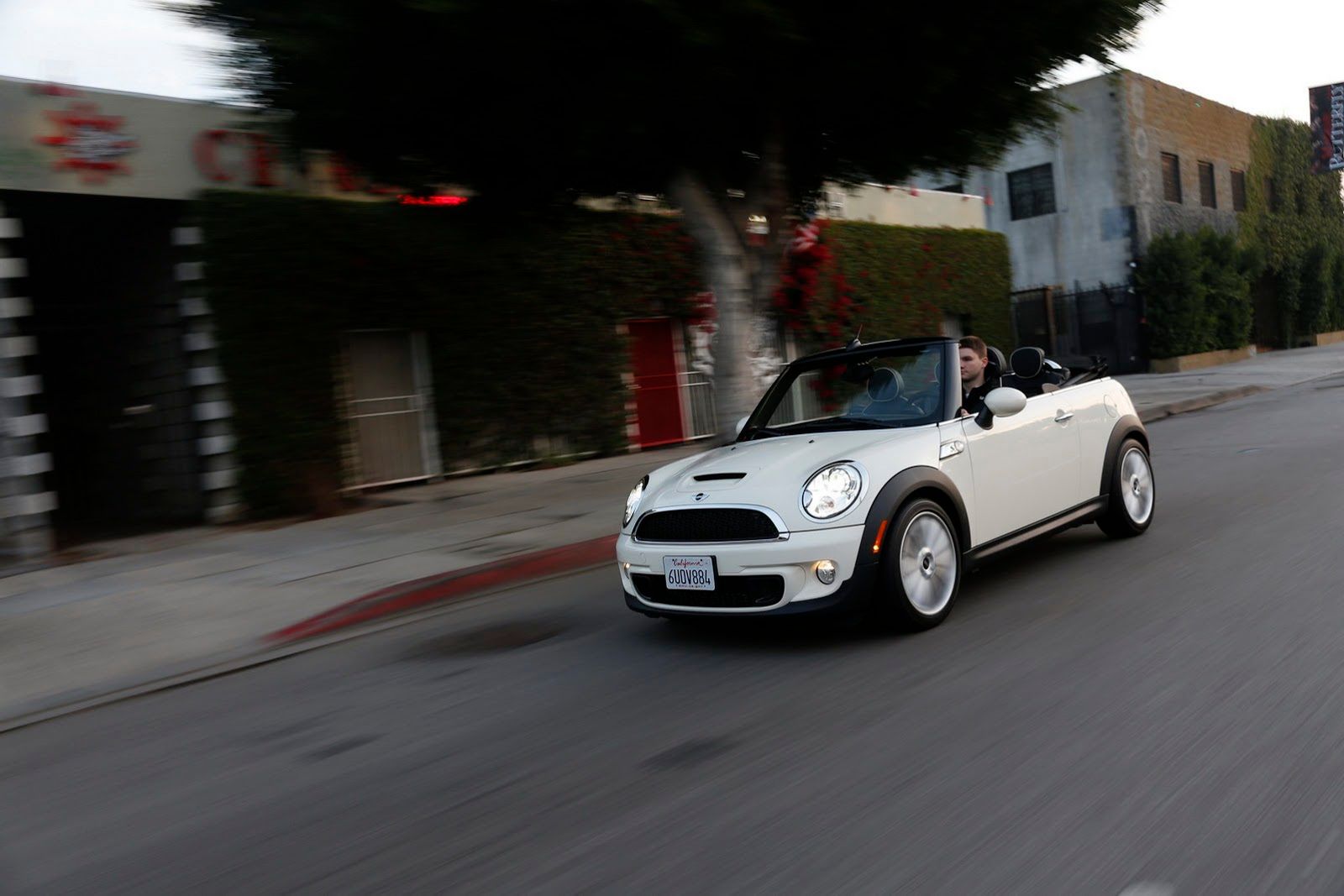 Galeria Mini jako celebracja sprzedaży półmilionowego egzemplarza w USA 36