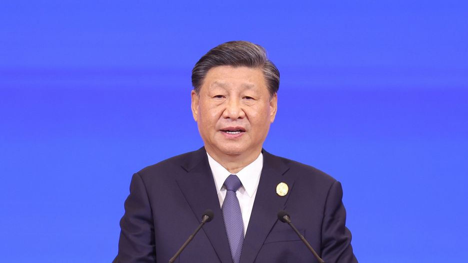 Archiwum zagraniczne East News 2023-10
(231017) -- BEIJING, Oct. 17, 2023 (Xinhua) -- Chinese President Xi Jinping addresses a banquet and extends a warm welcome on behalf of the Chinese government and people to all distinguished guests attending the Third Belt and Road Forum for International Cooperation in Beijing, capital of China, Oct. 17, 2023. Xi Jinping and his wife Peng Liyuan on Tuesday hosted a banquet at the Great Hall of the People in Beijing to welcome guests who are in China to attend the Third Belt and Road Forum for International Cooperation. (Xinhua/Ju Peng)
Ju Peng