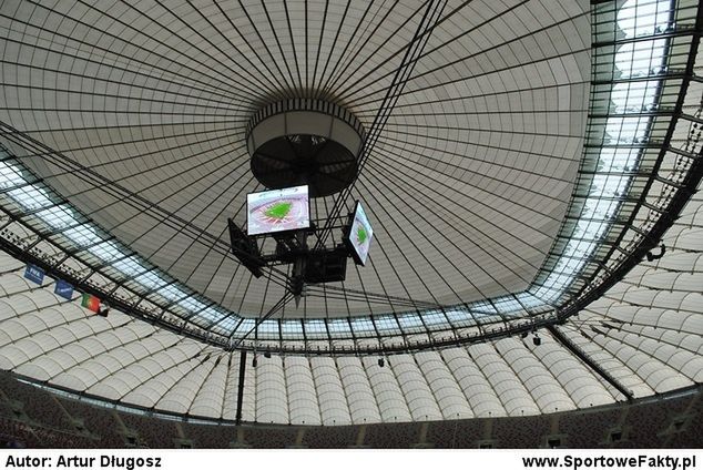Zamknięty dach na Stadionie Narodowym w Warszawie
