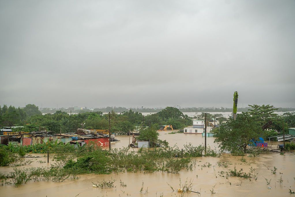 Wietnam zmaga się z rekordową powodzią. 35 osób nie żyje