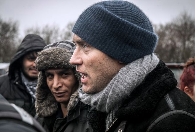 Jude Law z wizytą w obozie dla uchodźców w Calais