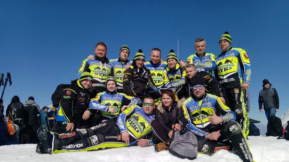 Archiwum prywatne / AKS Leszczyńskie Byki / Na zdjęciu: AKS Leszczyńskie Byki na szczycie Śnieżki.