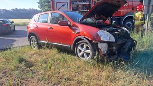 Gorzów: Zderzenie Nissana i Suzuki. Jedno z aut zatrzymało się na boku
