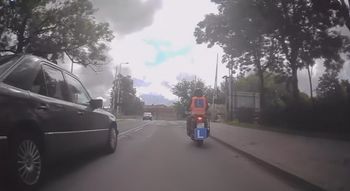 Pokazali nagranie instruktora. Szokujące zachowanie kierowcy mercedesa