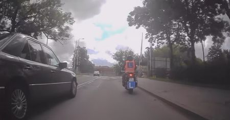 Pokazali nagranie instruktora. Szokujące zachowanie kierowcy mercedesa