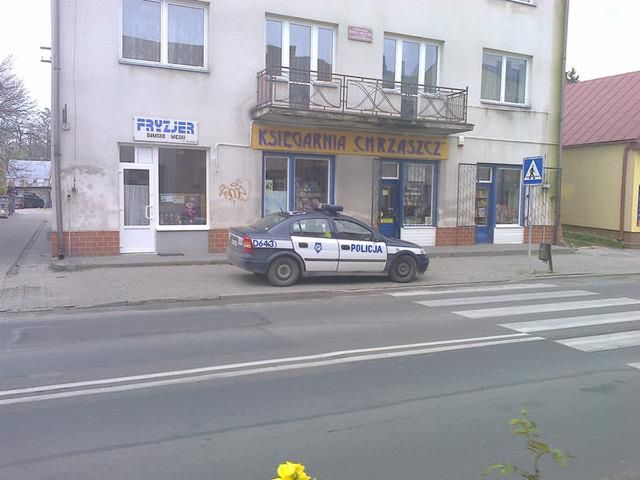 Policja w Szczebrzeszynie parkuje jak chce