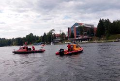 Jezioro Tałty. 21-latek wypadł za burtę jachtu. Akcja ratunkowa