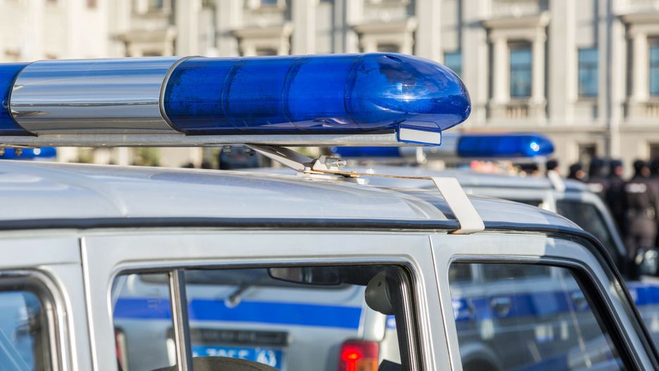 age easyfotostock 2018-11-30Close-up of the colorful lights on top of a russian police vehicleblinow61