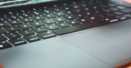 Spectre na Apple M1 i nieskuteczne łatki: Google prezentuje atak kanałem bocznym w praktyce