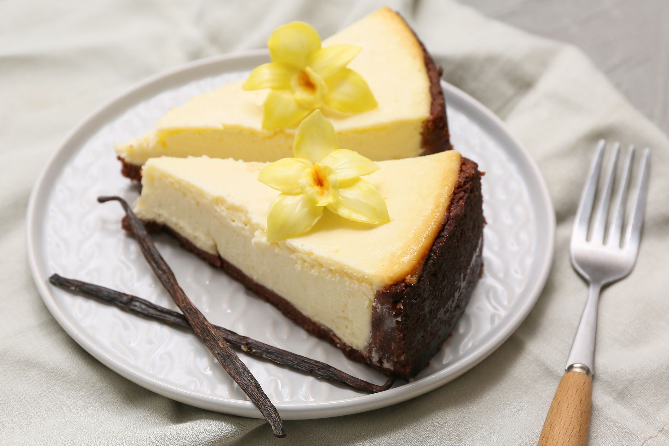 Sernik waniliowy sprawdzi się idealnie na Wielkanoc