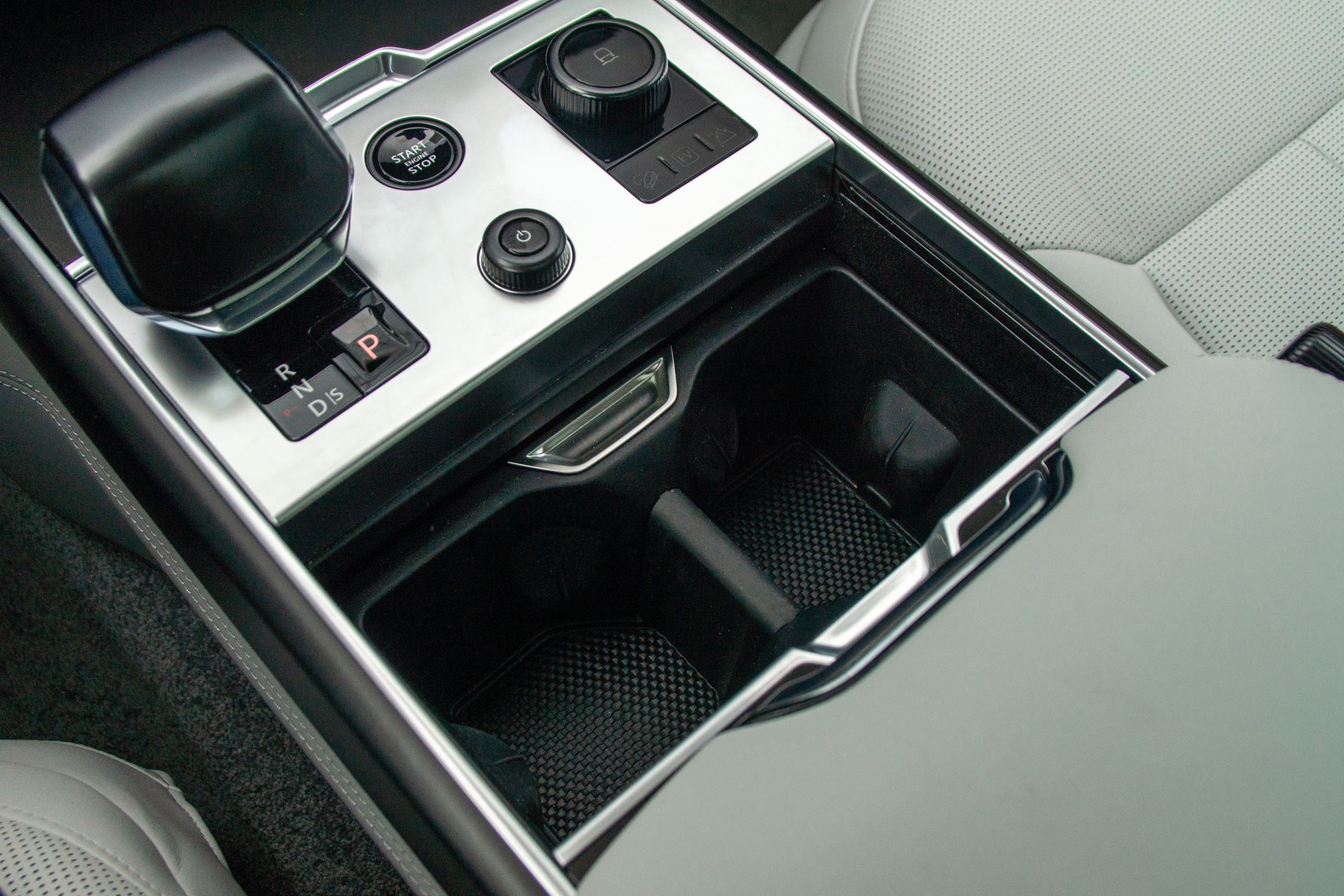 Range Rover P510e SV SWB
